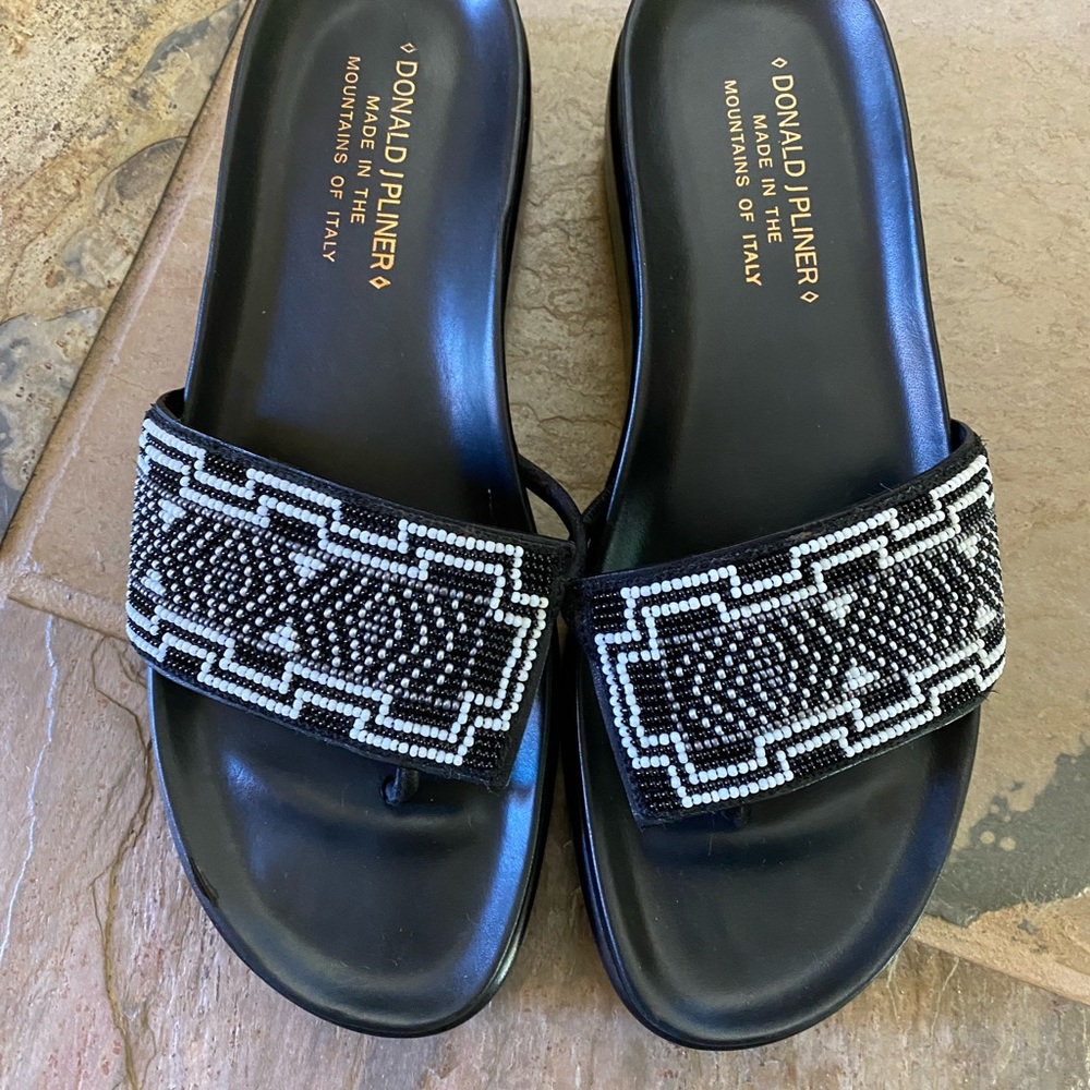 Donald J. Pliner sliders